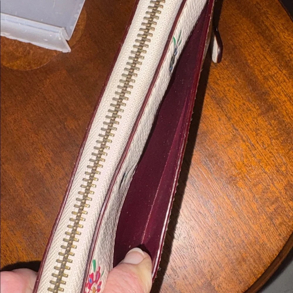 Coach Floral Wallet White/Pink blue green blooms/Silvertone Hw pebble LeatherEUC